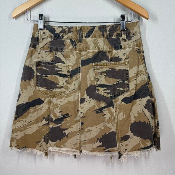 Women's Pol Camouflage Paneled Raw Hem Mini Skirt Size M NEW - Picture 8 of 8